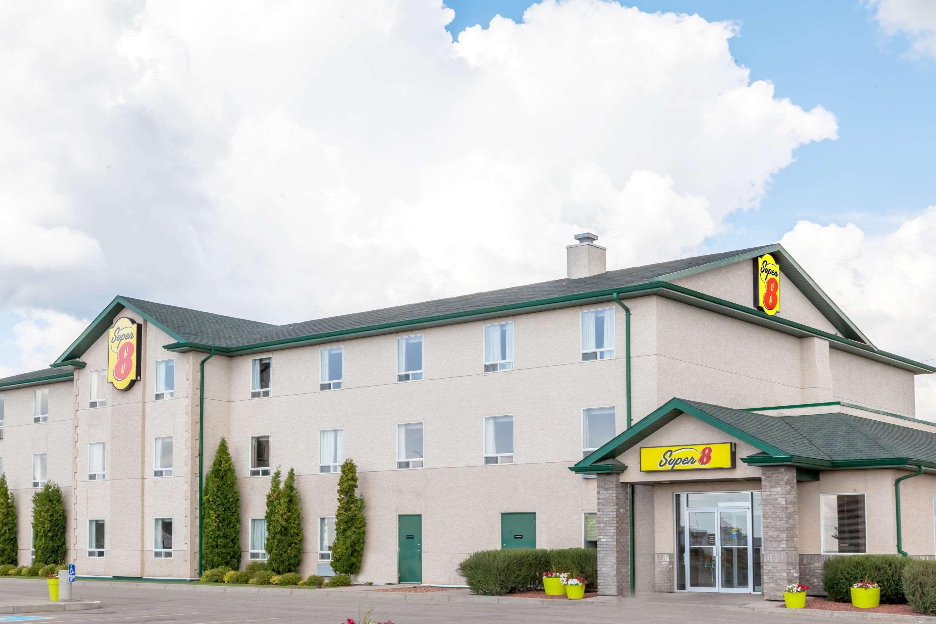 Super 8 By Wyndham Prince Albert Exterior foto